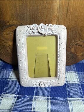 Delicate Rose Embellished Pink Photo Frame— Plastic